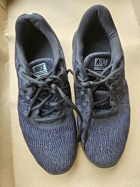 Nike Women’s Flex Supreme TR6 Black and Dark Gray Knit Sneakers